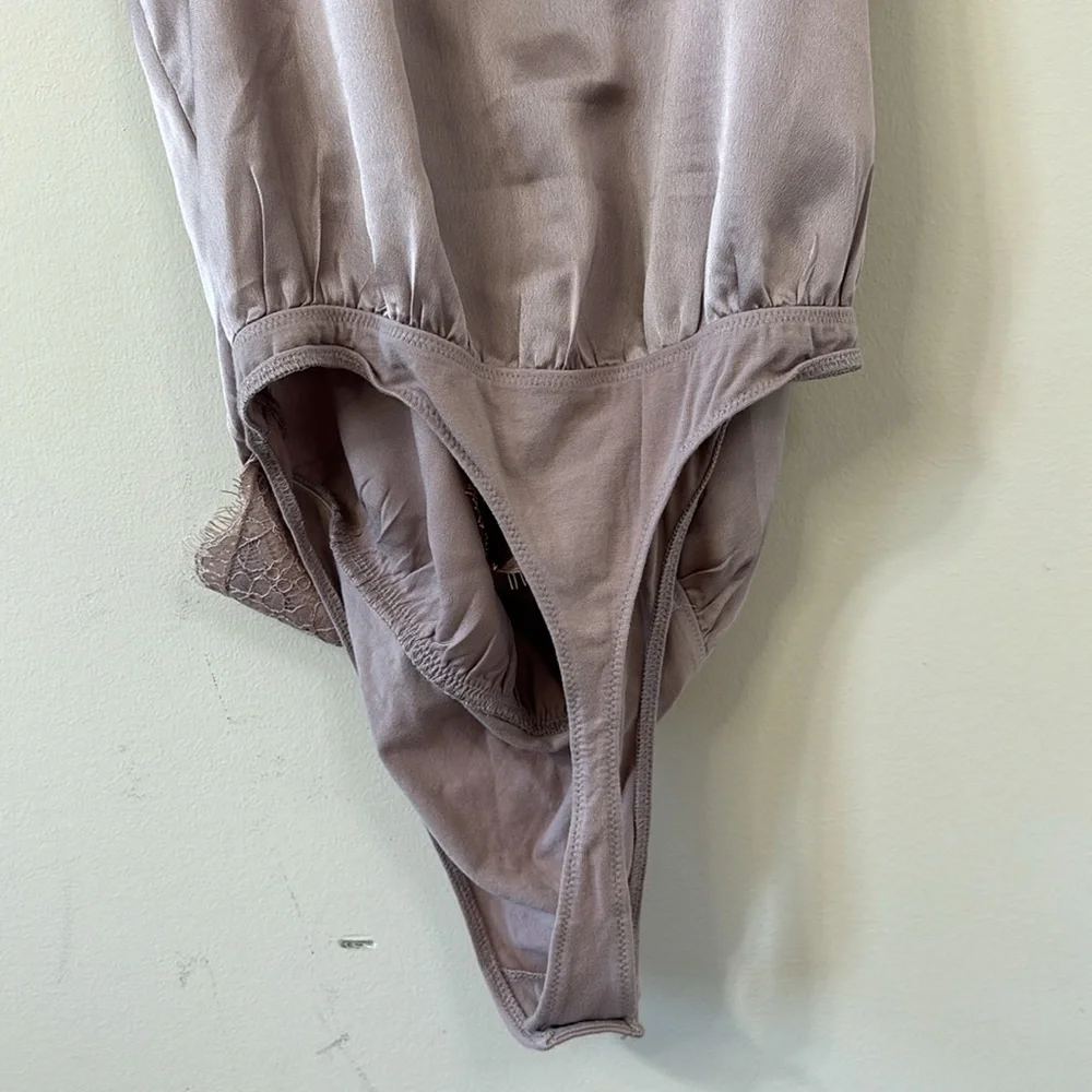 Abercrombie & Fitch Mauve Lace Cami Bodysuit Size Large - Picture 7 of 8